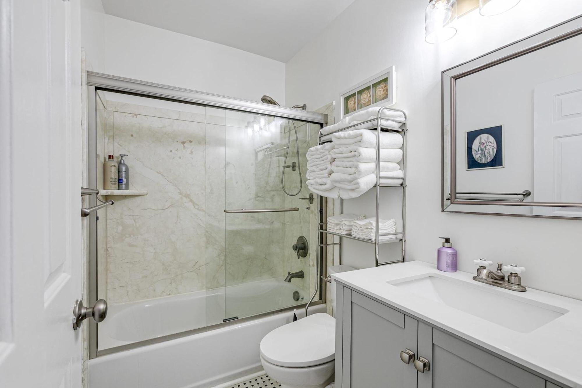 Peaceful & Spacious Family Near Carytown Fully Fenced Richmond