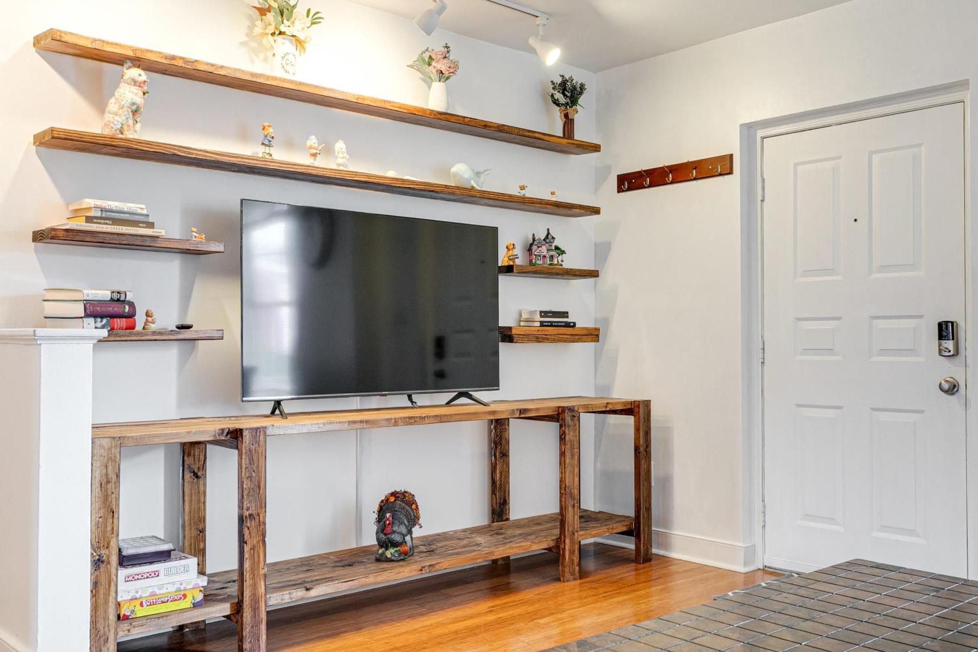 Peaceful & Spacious Family Near Carytown Fully Fenced Holiday home *